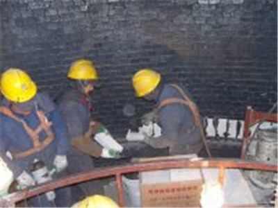 煙囪內(nèi)襯防腐.jpg 煙囪內(nèi)襯防腐.jpg